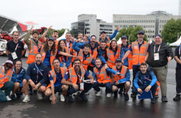 Une partie de l'équipe au Transport Mall, Village Olympique. Crédit : Citec / Philippe Gasser