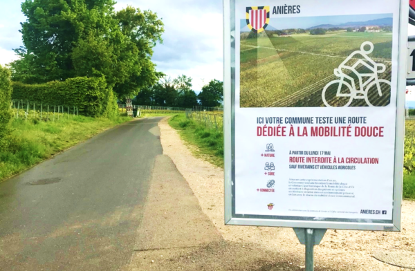 Panneau d’information posé à chaque extrémité de la route de la Côte-d'Or