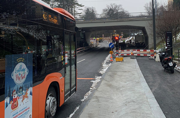 Passage de la ligne de bus 28 dans l'alternat chantier (Crédits : Citec)