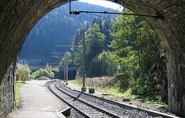 Tunnel de la ligne ferroviaire entre Neuchâtel et La Chaux-de-Fonds. Crédits : CFF