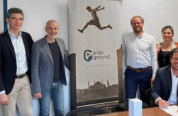 Les équipes dirigeantes des deux entités réunies pour officialiser l'intégration de Playground au groupe Citec.