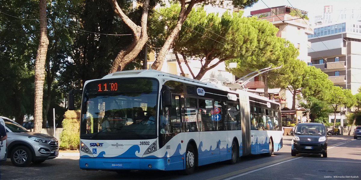 Citec_Rimini_Van_Hool_AG300T_trolleybus_36502_on_Viale_Amerigo_Vespucci,_2018