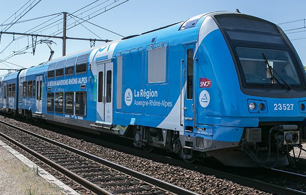 Un train TER de la région Auvergne Rhône-Alpes. Crédit : Creative Commons