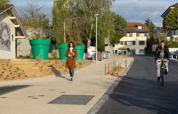 Rue cyclable à Gland. Crédits : Ville de Gland