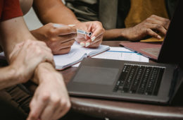 Lavoro di gruppo. Crediti: Pexel - William Fortunato