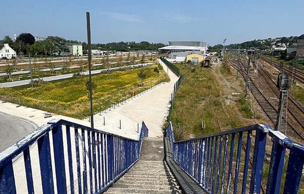 Le parking et la Grande Salle, Quimper. Crédit : Citec
